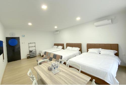 CN Homestay A1 Floor 1 at Nagoya Hill Mall