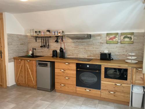 Apartmany Zluty domecek in Trebon City Center