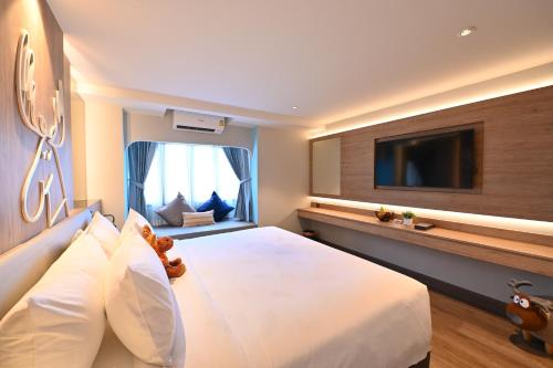 room detail thumbnail 2