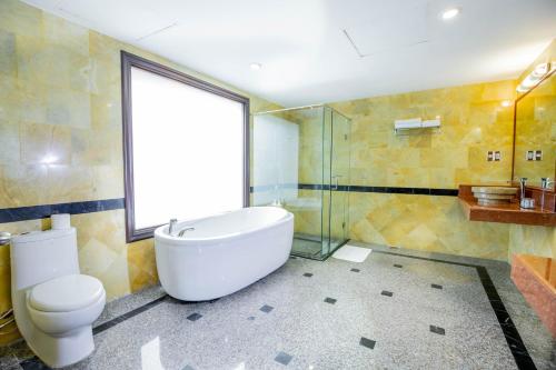 room detail thumbnail 2