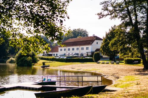 Lesák rekreační středisko - Hotel - Chlum u Třeboně