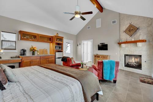 Luxury Cottage with Views Fireplace & Grill! - image 2