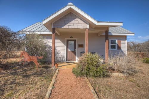 Luxury Cottage with Views Fireplace & Grill! - image 9