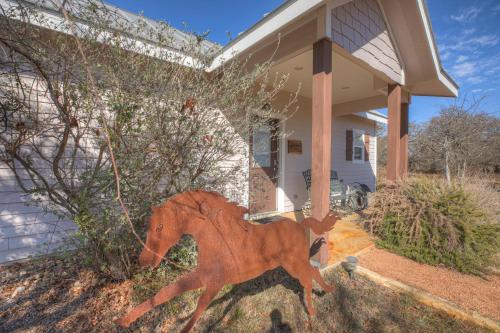Luxury Cottage with Views Fireplace & Grill! - image 10