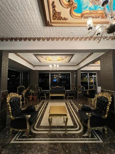 Grand Black Hotel in เมอร์ซิน