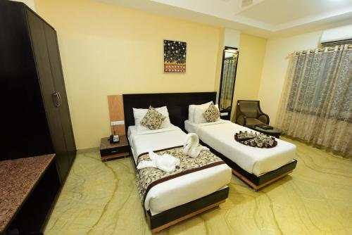 Standard Double Room image 8