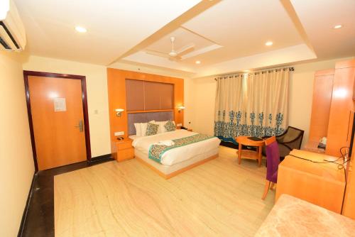 Deluxe Room image 9