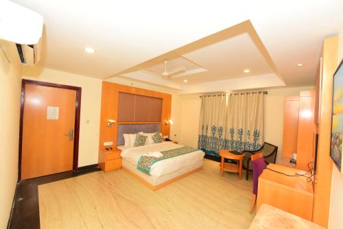 Deluxe Room image 3