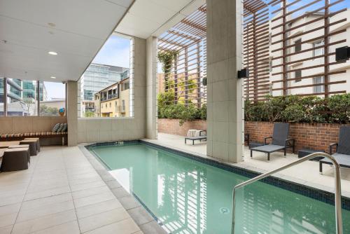 Heart of the City Apartment With Pool & Gym Access