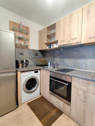 Prime Location Studio - AC & Desk & Fast Wi-Fi by Flat Mаnager, Sofia (photo 5)