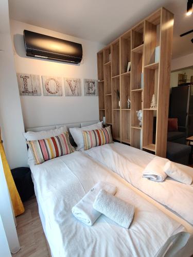 Prime Location Studio - AC & Desk & Fast Wi-Fi by Flat Mаnager, Sofia (photo 7)