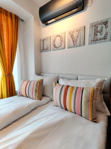 Prime Location Studio - AC & Desk & Fast Wi-Fi by Flat Mаnager, Sofia (photo 8)