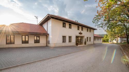 Botrytis Hotel - image 2