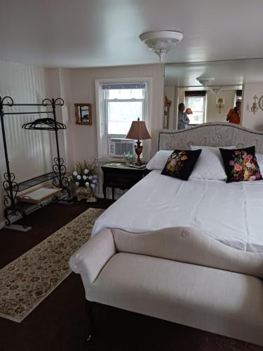 The guest house at the regina house tea room in Moosic, USA