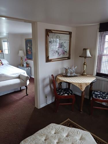 The guest house at the regina house tea room in Moosic, USA