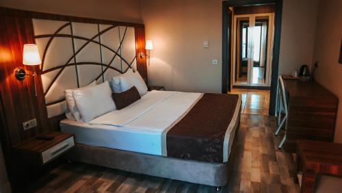 The Grand Mira Hotel - image 3