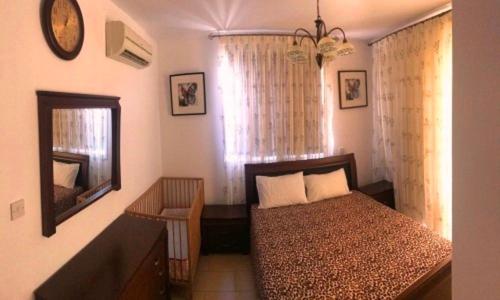 2 bedroom with private garden, walk to Nissi Beach, communal swimming pool, Agia Napa (Foto 6)