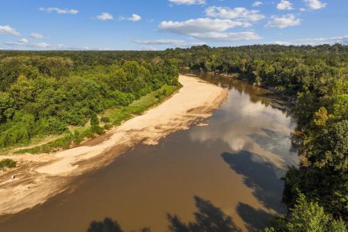 Beach, Whiskey on the River in Hattiesburg (MS)