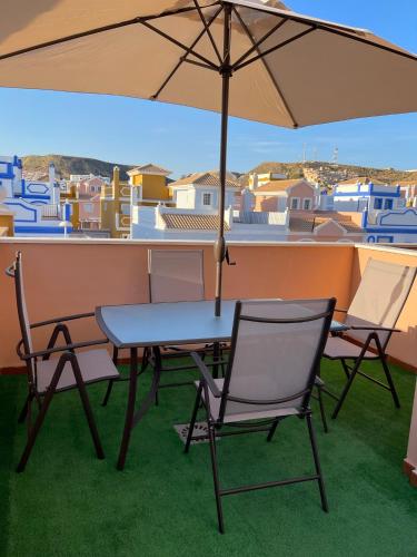 Erkély/terasz, Adosado playa, geoda y Aguilas cerca, con barbacoa y piscina en San Juan de los terreros in Pulpí