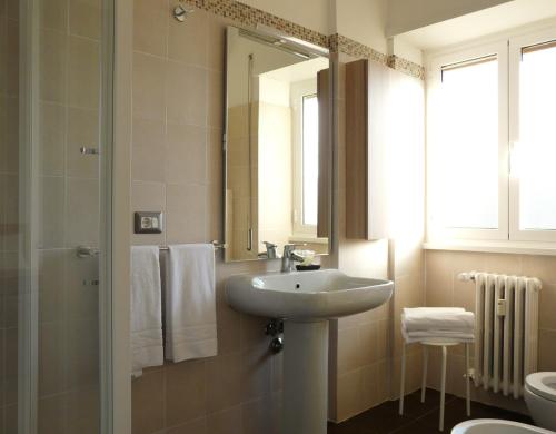 Atticoromantica - image 5