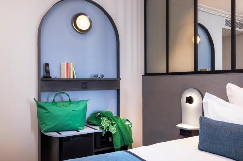 room detail thumbnail 1