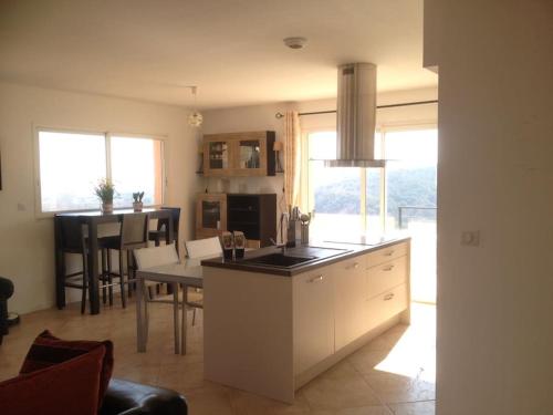 Villa vue magnifique sur mer, à 4 km de la plage