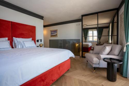 1 queen bed, 2 twin beds