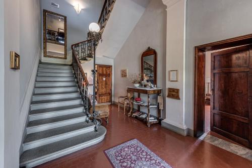 Фойє, Appartamenti Villa Mascagni in Вольтерра