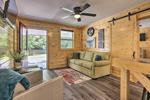 Charming Pigeon Forge Apt - 3 Miles to Dollywood! - image 3