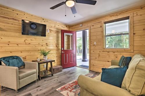 Charming Pigeon Forge Apt - 3 Miles to Dollywood! - image 7