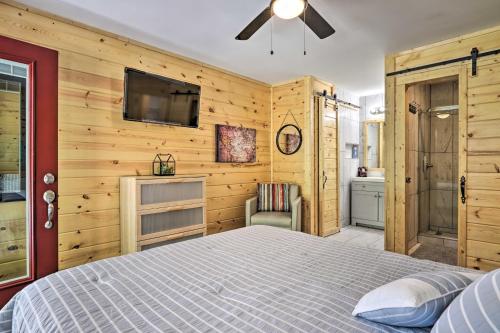 Charming Pigeon Forge Apt - 3 Miles to Dollywood! - image 10