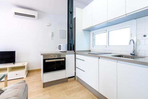 Charming 2 Bedroom Apartment Triana Bridge By OCityzen 5