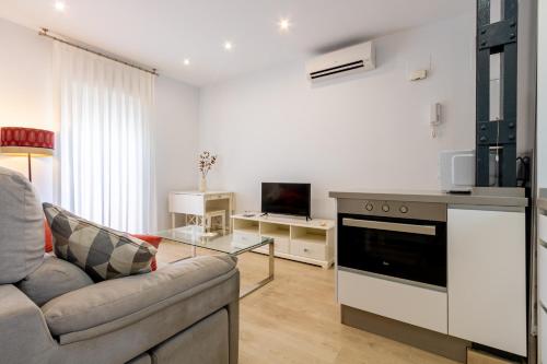 Charming 2 Bedroom Apartment Triana Bridge By OCityzen 4