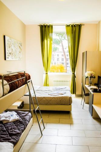 Mosaic Central Guest House - image 4