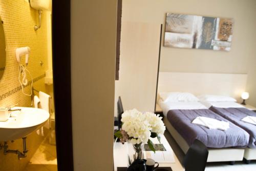 Mosaic Central Guest House - image 5