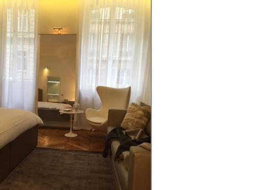 Cirque Deluxe Studio Apartment - image 11