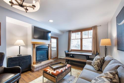 Wonderful Zephyr Mountain Lodge condo with forest views - close to gondola condo thumb 2