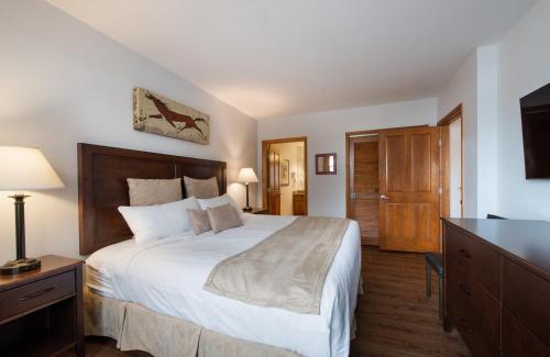 Wonderful Zephyr Mountain Lodge condo with forest views - close to gondola condo detail