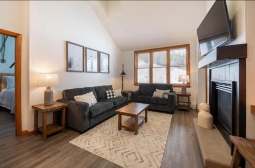 Zephyr Mountain Lodge Premium-Rated 1705 thumb 2