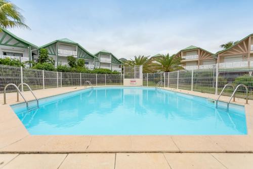 Little Cherry - charming one bedroom, 2 steps from the beach