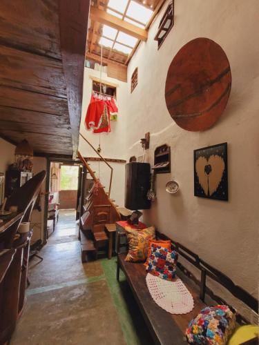 CASA DE RETALHOS Boutique Albergue, casaril histórico, com 5 suítes individuais e cozinha coletiva, no coração da vila de Igatu-Ba, que preserva fortes traços culturais da época do garimpo, venha viver uma experiência única!