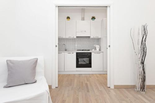 White Flat Colosseo - image 7