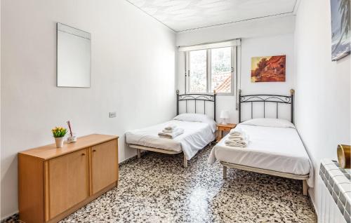 2 Bedroom Lovely Apartment In Camarena De La Sierra