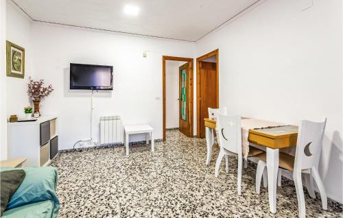 2 Bedroom Lovely Apartment In Camarena De La Sierra