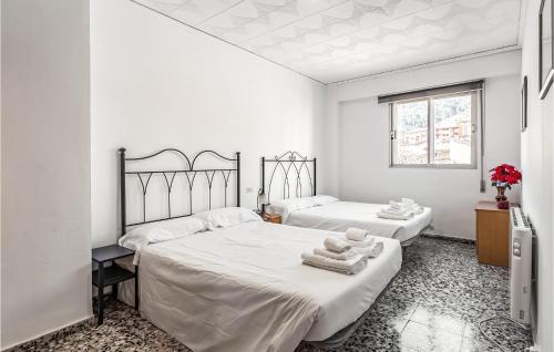 2 Bedroom Lovely Apartment In Camarena De La Sierra