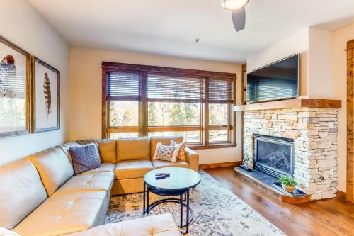 1 Bedroom Ski In, Ski Out Mountain Vacation Rental Just Steps From The Snowflake Ski Lift in Breckenridge, USA