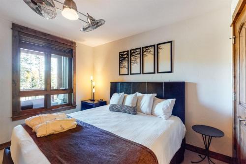 1 Bedroom Ski In, Ski Out Mountain Vacation Rental Just Steps From The Snowflake Ski Lift in Breckenridge, USA