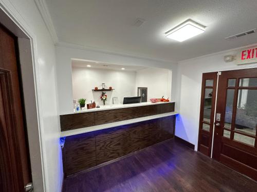 Razorback Inn - image 13
