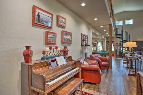 Spacious Kingston Home with Porch-Walk to Lake Texoma - image 5