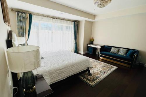 Luxury Loft style one bedroom vocational home in Beautiful Gordon Head in Victoria, Canada